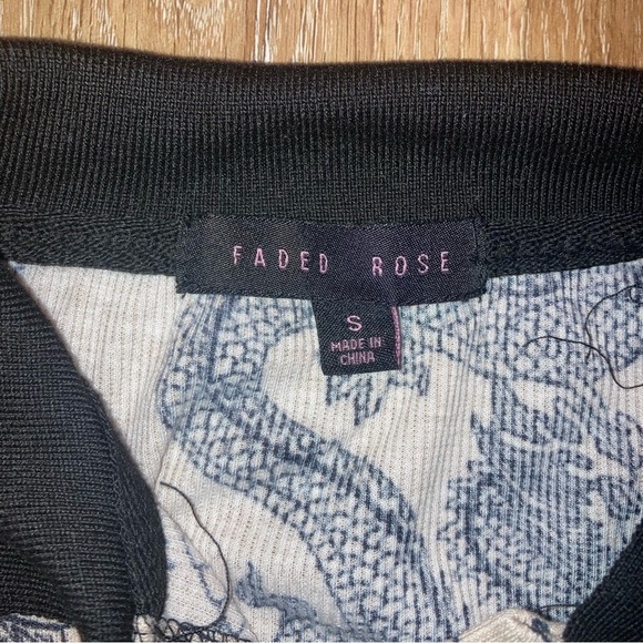 Faded Rose Women’s Black and Tan Dragon Print Crop Top | Size Small - Picture 4 of 7